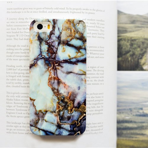 Funda para iPhone con mineral dorado
