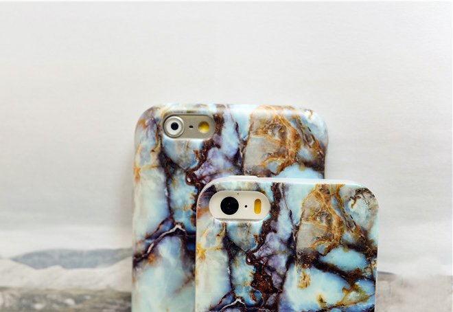 Funda para iPhone con mineral dorado