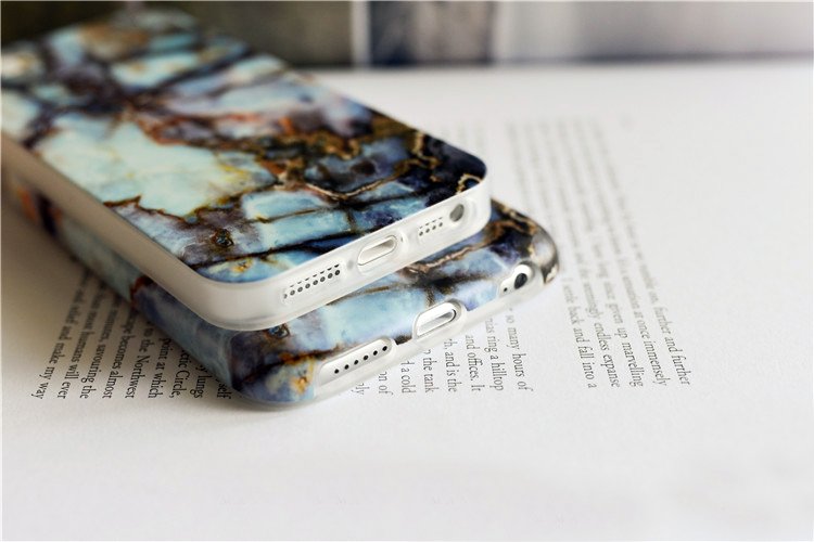Funda para iPhone con mineral dorado