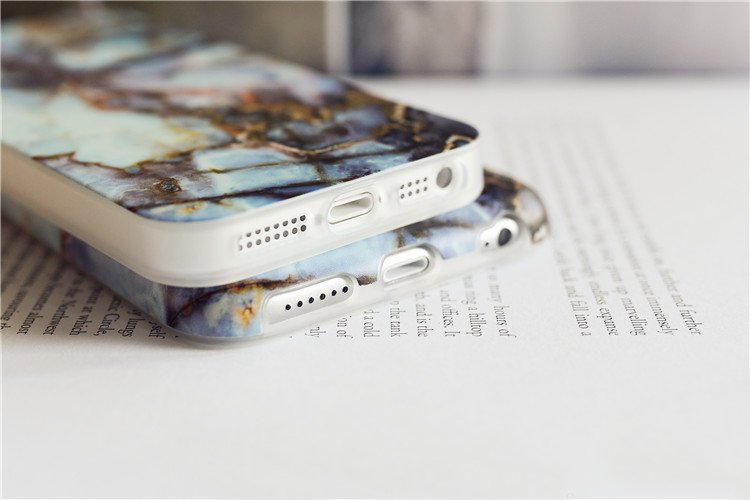 Funda para iPhone con mineral dorado
